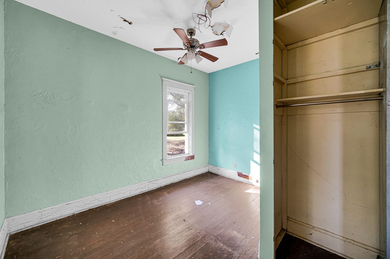 231 E 1200 photo 8