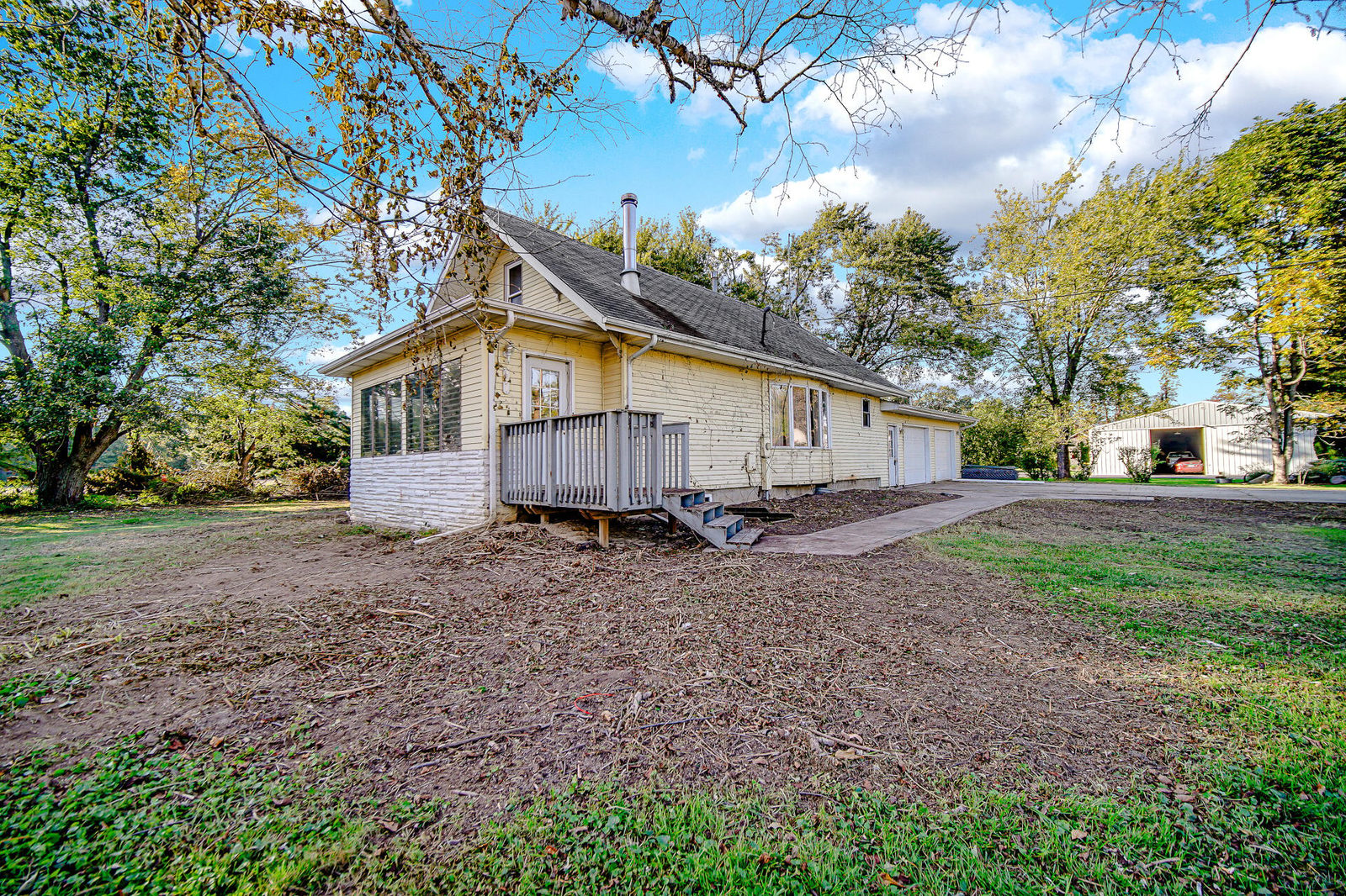 231 E 1200 photo 3