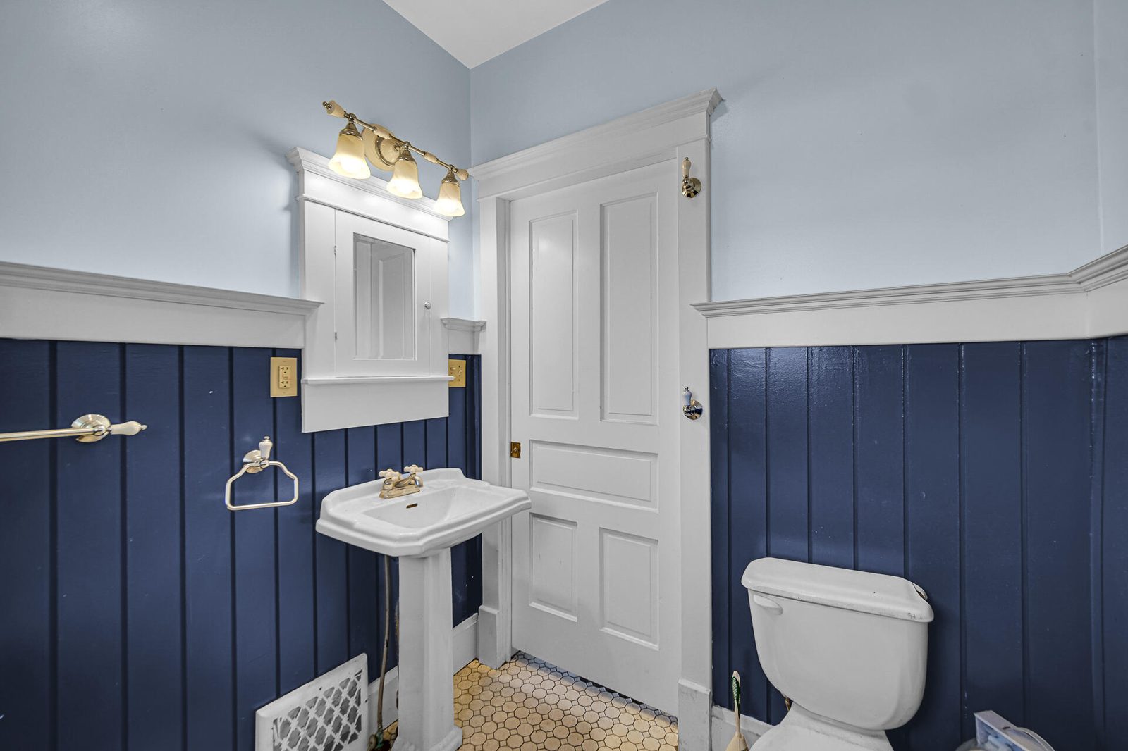231 E 1200 photo 13