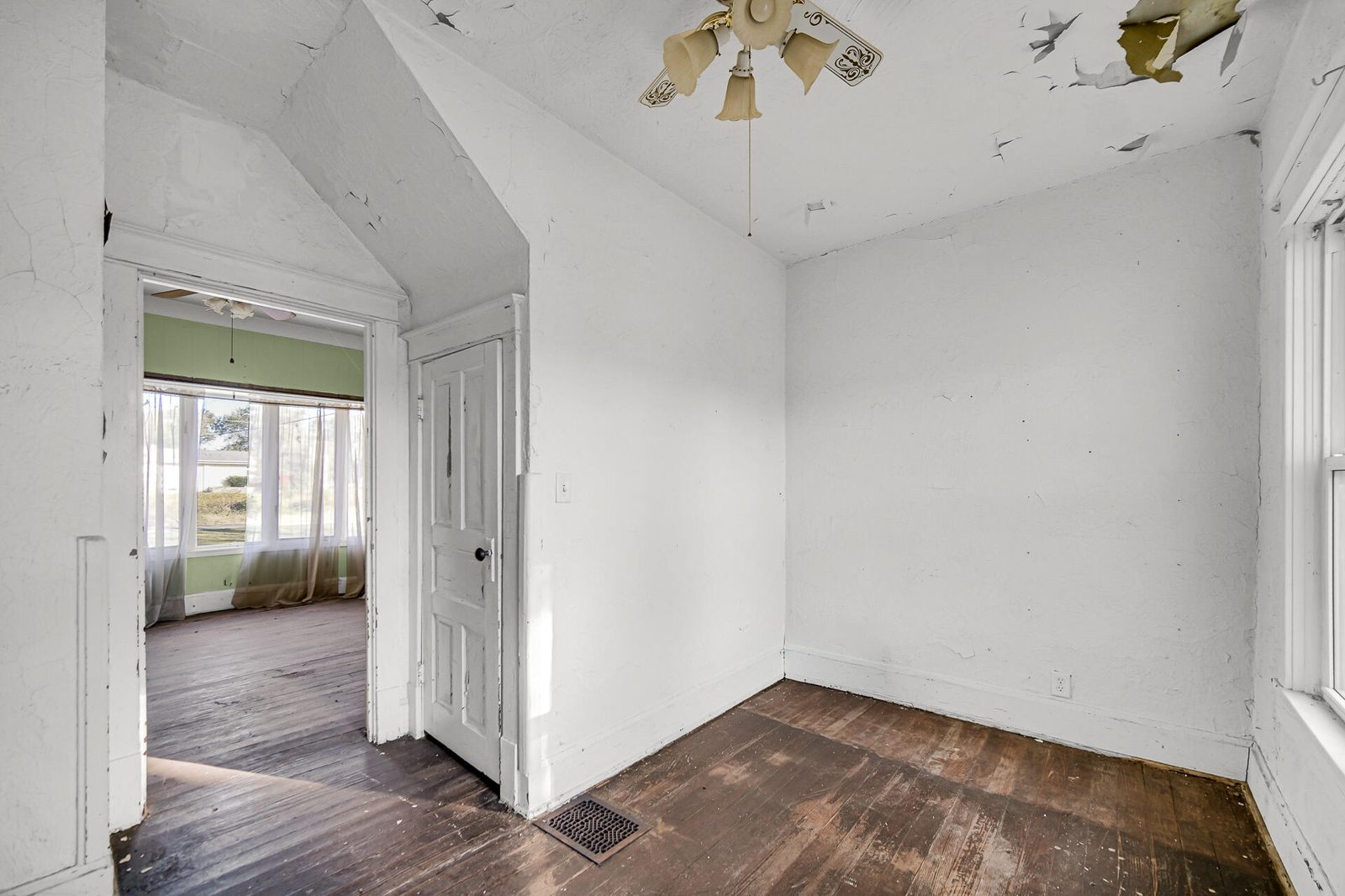 231 E 1200 photo 7