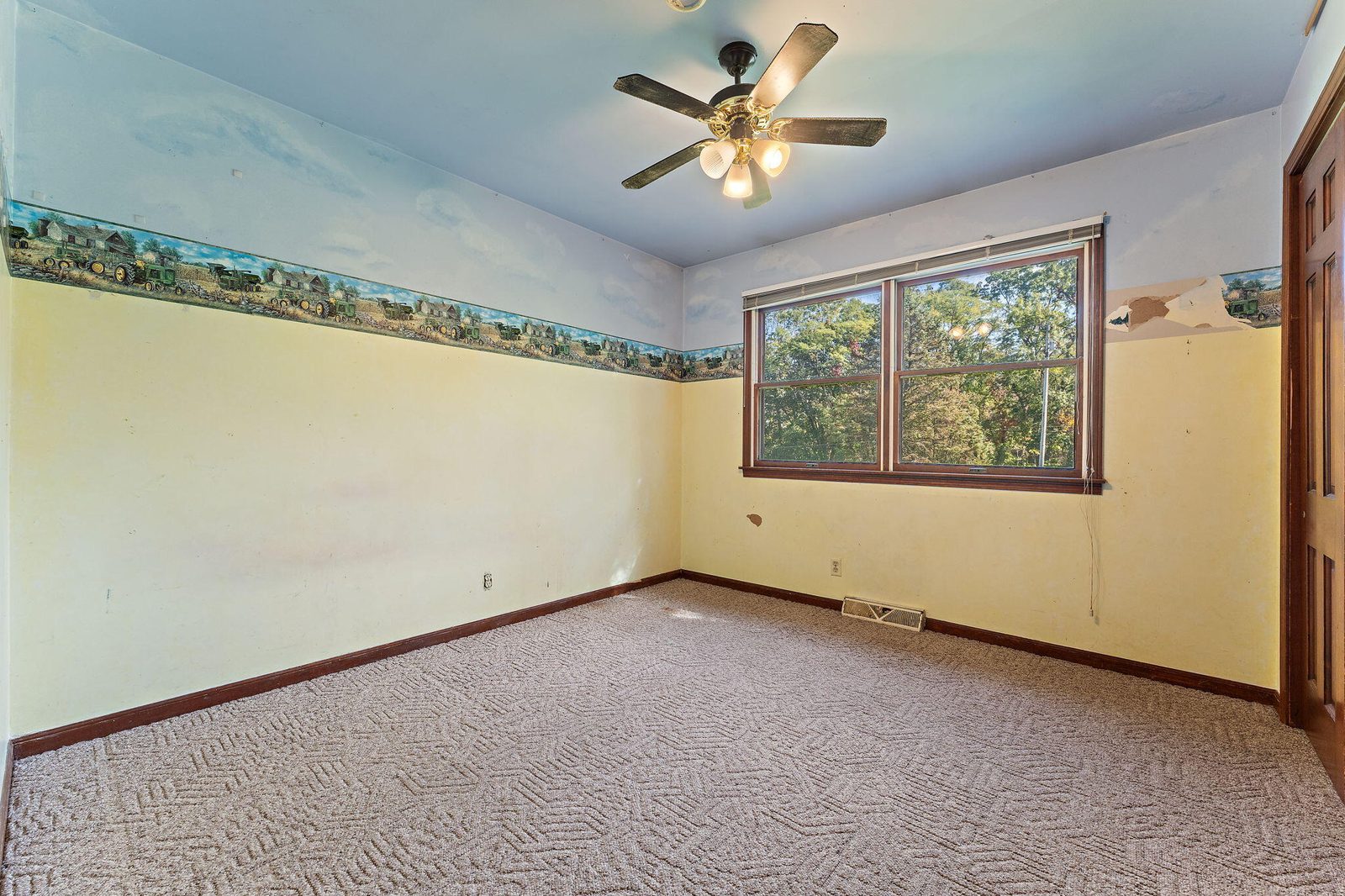 938 N 400 photo 12