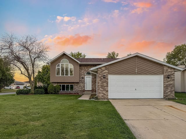 1401 W 97th Place