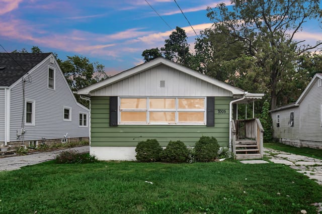 7005 Broadway